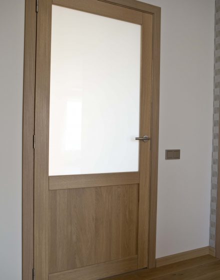 Drewniane dębowe drzwi z litego dębu: modele D2F i D2F1S, kolor Szary 3417.