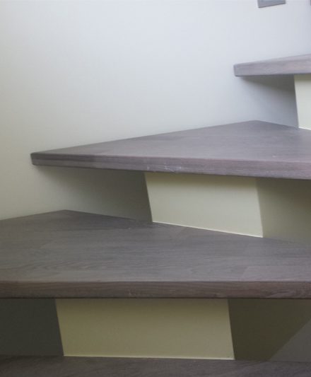 mediniai laiptai U forma Medzio stilius
