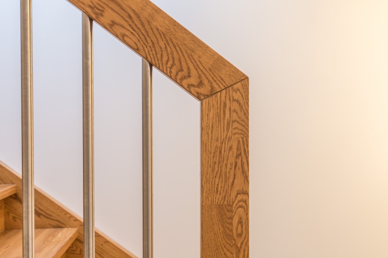 Mediniai ąžuoliniai laiptai: I forma, spalva Ąžuolas 3458. Medžio stilius