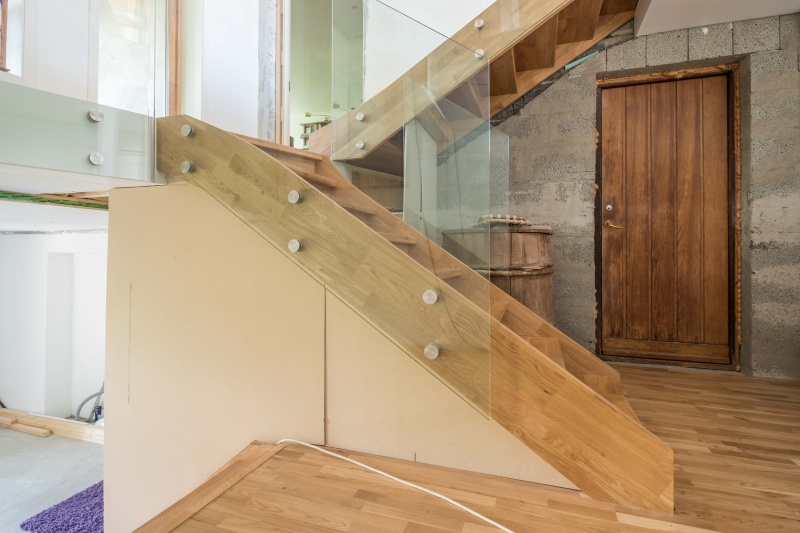 Drewniane dębowe schody: w formie I, Bezbarwny olej 3305.