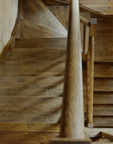 Mediniai ąžuoliniai masyvo laiptai: Juodmedis 3490 Medžio stilius