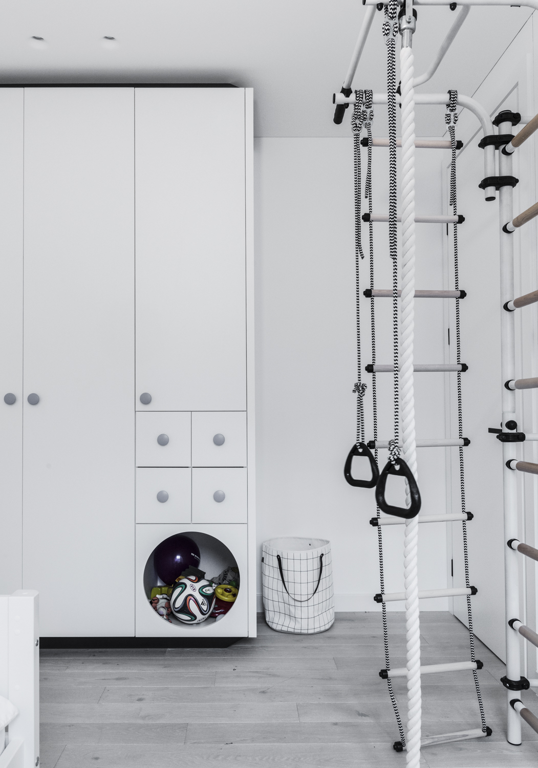 Drewniana dębowa podłoga: kolor Nordic white N-3408.