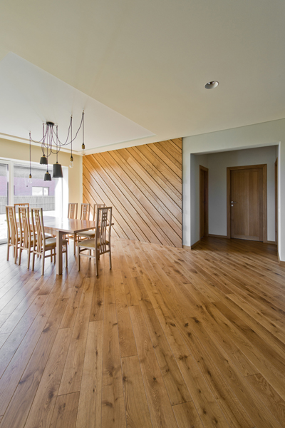 Drewniane dębowe schody, drzwi, deko ścianka: Bezbarwny olej 3305.