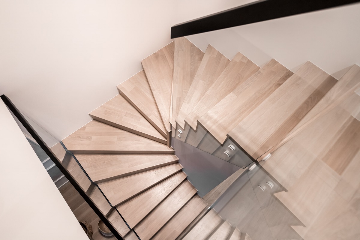 Nasze schody drewniane produkujemy pod indywidualny projekt i wymiary klienta