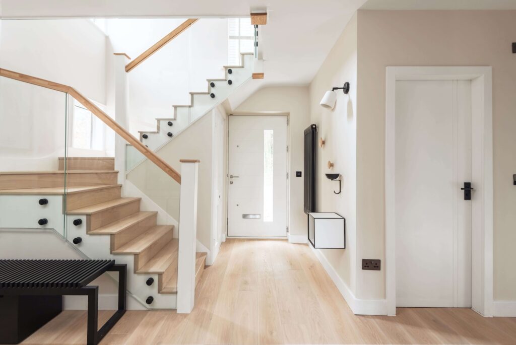 Drewniane schody - naturalne piękno w Państwa domu