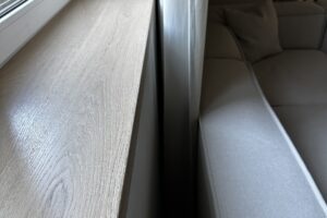 Drewniany parapet: Wyraz piękna w środku domu