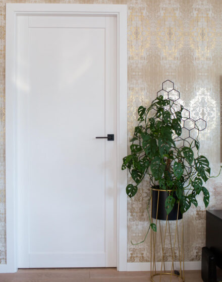 Dębowe podłogi i drzwi w stylu skandynawskim - wszechstronne rozwiązanie do domowych wnętrz