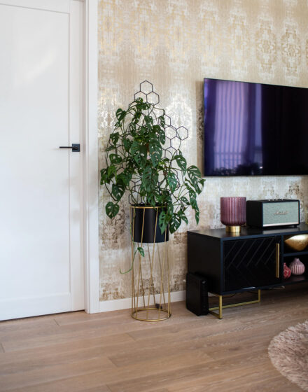 Dębowe podłogi i drzwi w stylu skandynawskim - wszechstronne rozwiązanie do domowych wnętrz