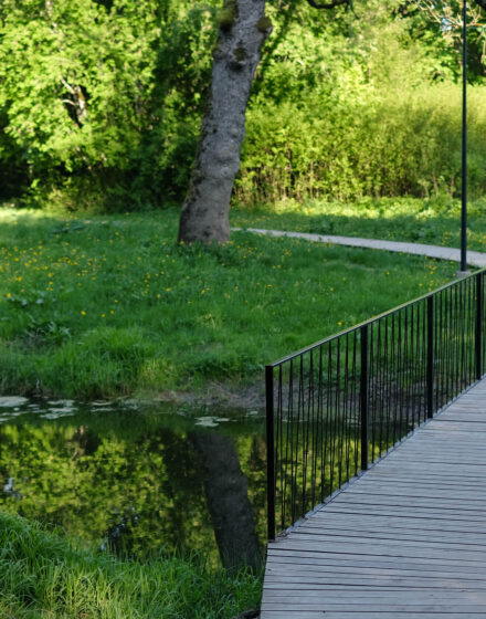 Dlaczego deweloperzy wybierają parkiet dębowy?