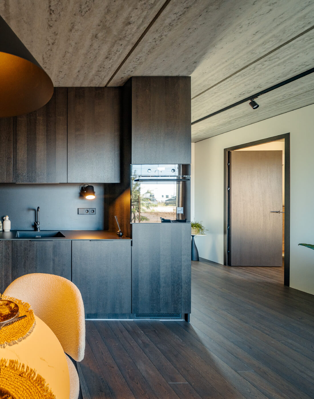 Powiew nowoczesnej elegancji inspirowanej przyrodą: podłogi dębowe w selekcji Rustic