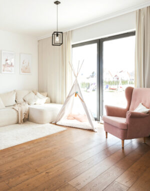 Połączenie subtelnej domowej przytulności z naturalnym drewnem